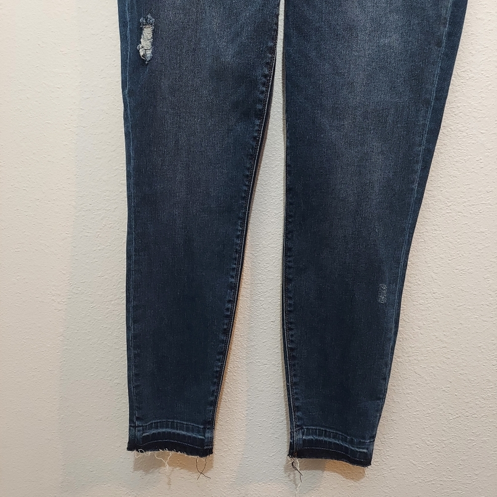 SPANX NWT Distressed Skinny Jeans Medium - Picture 8 of 14